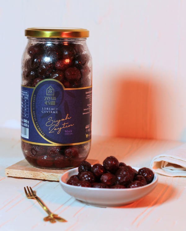 Edremit Çevirme Siyah Zeytin 650 Gr Kavanoz